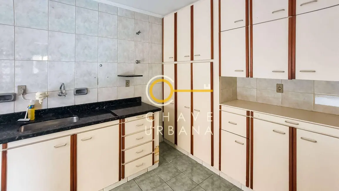 Sobrado com 5 quartos à venda, 335m2 em Gonzaga, Santos - SP - imagem 4 Foto 4 de Sobrado com 5 quartos à venda, 335m2 em Gonzaga, Santos - SP