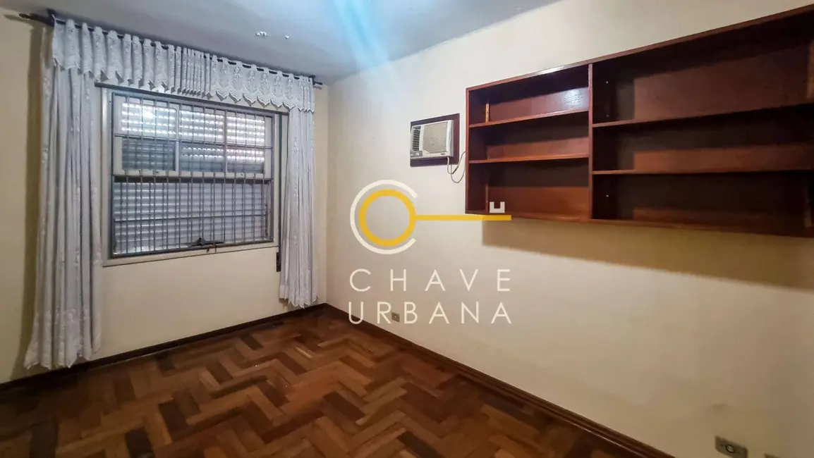 Sobrado com 5 quartos à venda, 335m2 em Gonzaga, Santos - SP - imagem 8 Foto 8 de Sobrado com 5 quartos à venda, 335m2 em Gonzaga, Santos - SP