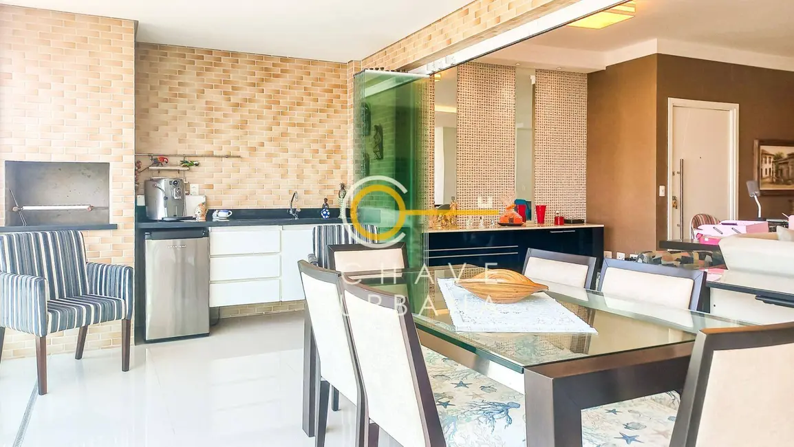 Apartamento com 3 quartos para alugar, 178m2 em Gonzaga, Santos - SP - imagem 6 Foto 6 de Apartamento com 3 quartos para alugar, 178m2 em Gonzaga, Santos - SP