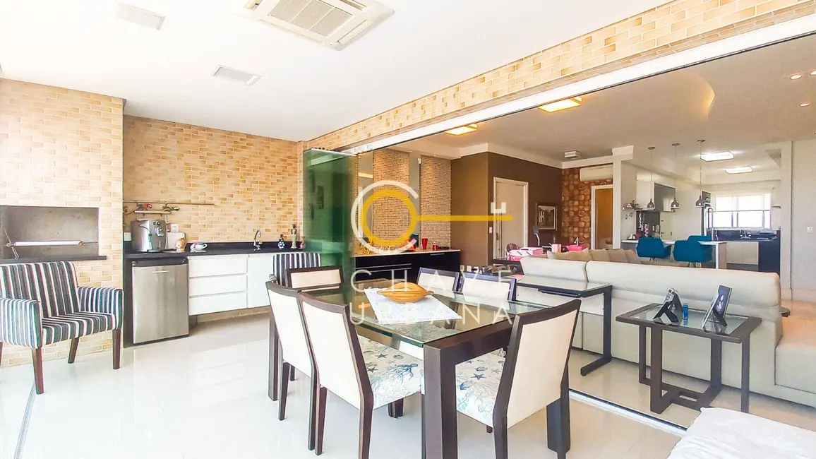 Apartamento com 3 quartos para alugar, 178m2 em Gonzaga, Santos - SP - imagem 8 Foto 8 de Apartamento com 3 quartos para alugar, 178m2 em Gonzaga, Santos - SP