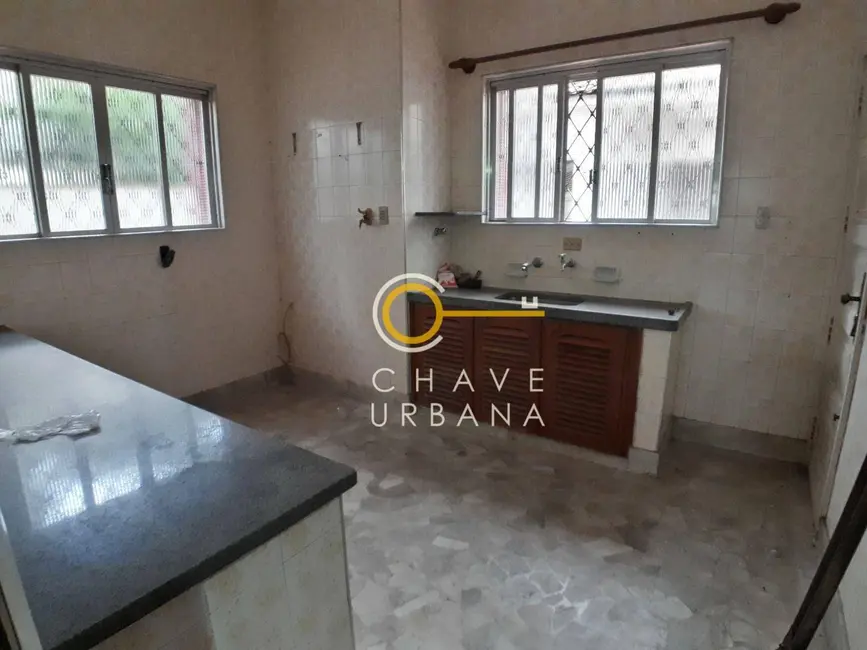 Casa com 3 quartos para alugar, 289m2 em Gonzaga, Santos - SP - imagem 5 Foto 5 de Casa com 3 quartos para alugar, 289m2 em Gonzaga, Santos - SP