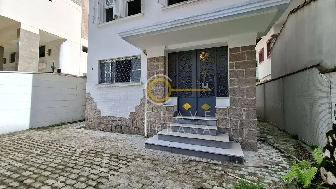 Casa com 2 quartos para alugar, 295m2 em Gonzaga, Santos - SP - imagem 2 Foto 2 de Casa com 2 quartos para alugar, 295m2 em Gonzaga, Santos - SP