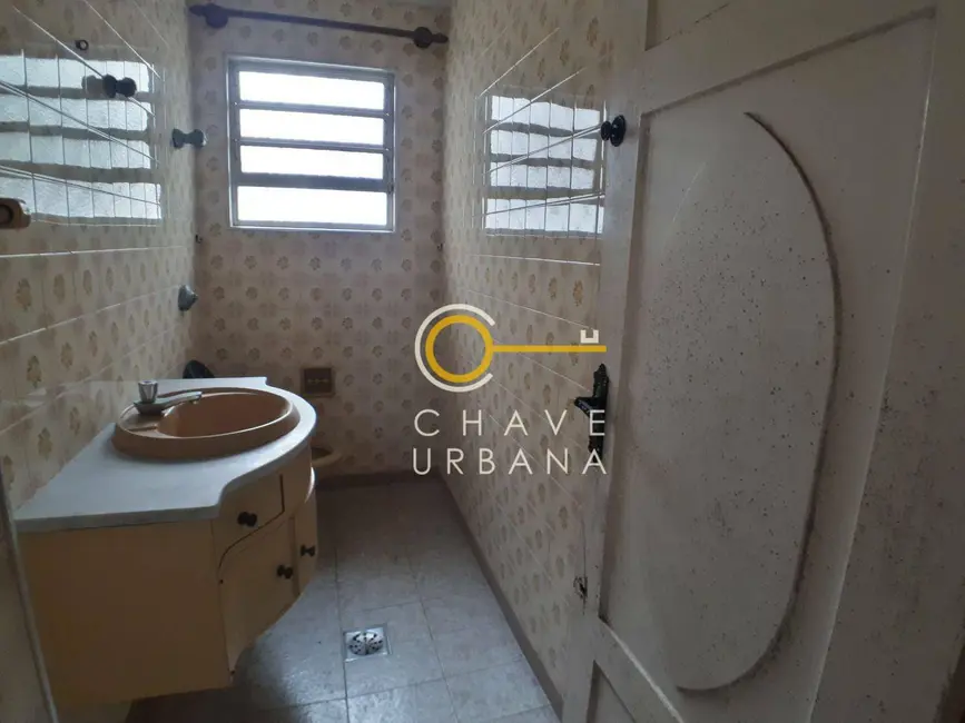 Casa com 3 quartos para alugar, 295m2 em Gonzaga, Santos - SP - imagem 8 Foto 8 de Casa com 3 quartos para alugar, 295m2 em Gonzaga, Santos - SP