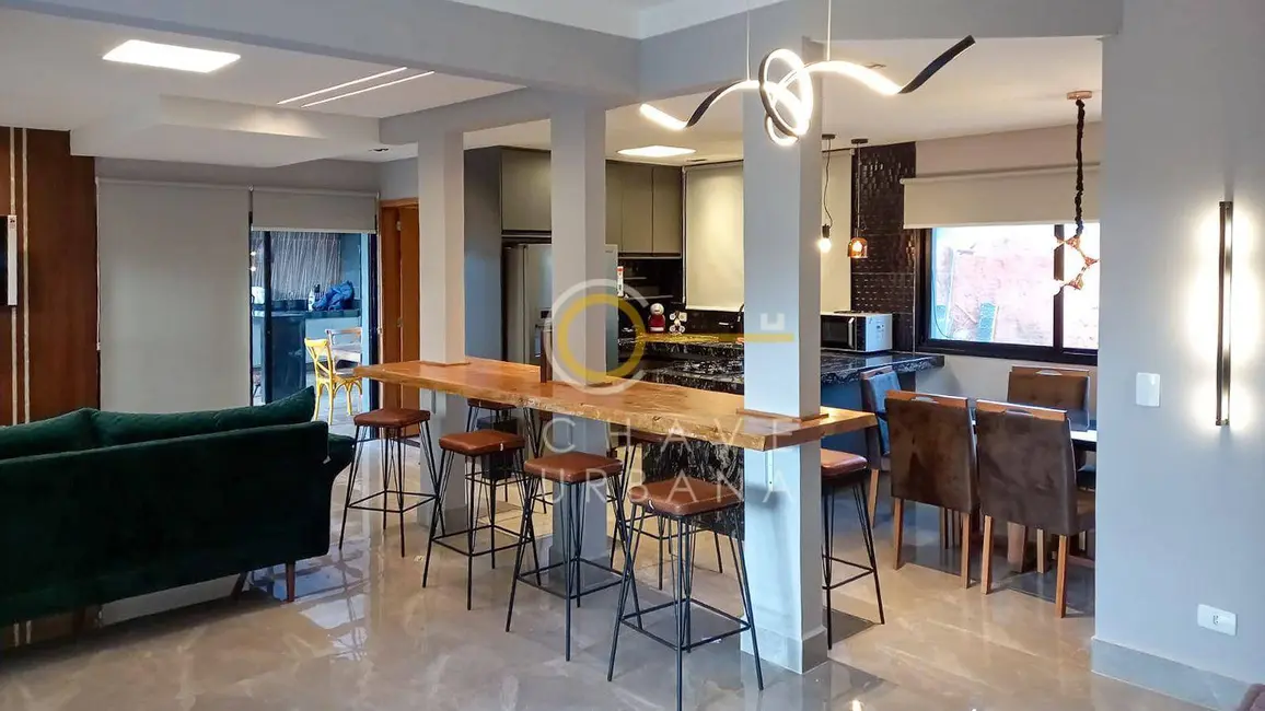 Foto 1 de Casa de Condomínio com 4 quartos à venda, 1500m2 em Campos Do Jordao - SP