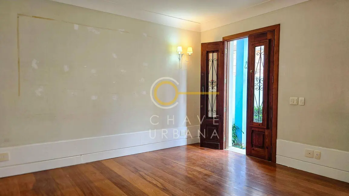 Casa com 3 quartos à venda, 190m2 em Gonzaga, Santos - SP - imagem 2 Foto 2 de Casa com 3 quartos à venda, 190m2 em Gonzaga, Santos - SP