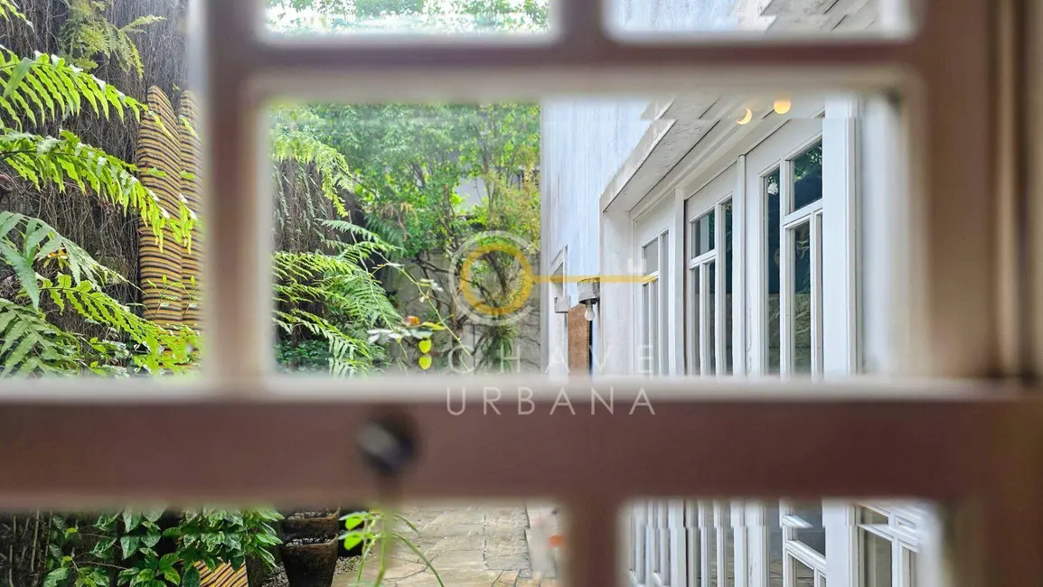 Casa com 3 quartos à venda, 190m2 em Gonzaga, Santos - SP - imagem 5 Foto 5 de Casa com 3 quartos à venda, 190m2 em Gonzaga, Santos - SP