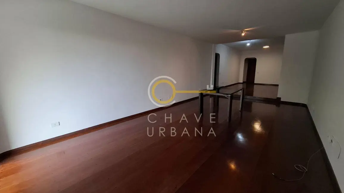 Apartamento com 3 quartos para alugar, 265m2 em Gonzaga, Santos - SP - imagem 6 Foto 6 de Apartamento com 3 quartos para alugar, 265m2 em Gonzaga, Santos - SP