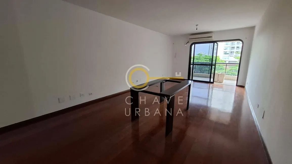 Apartamento com 3 quartos para alugar, 265m2 em Gonzaga, Santos - SP - imagem 8 Foto 8 de Apartamento com 3 quartos para alugar, 265m2 em Gonzaga, Santos - SP