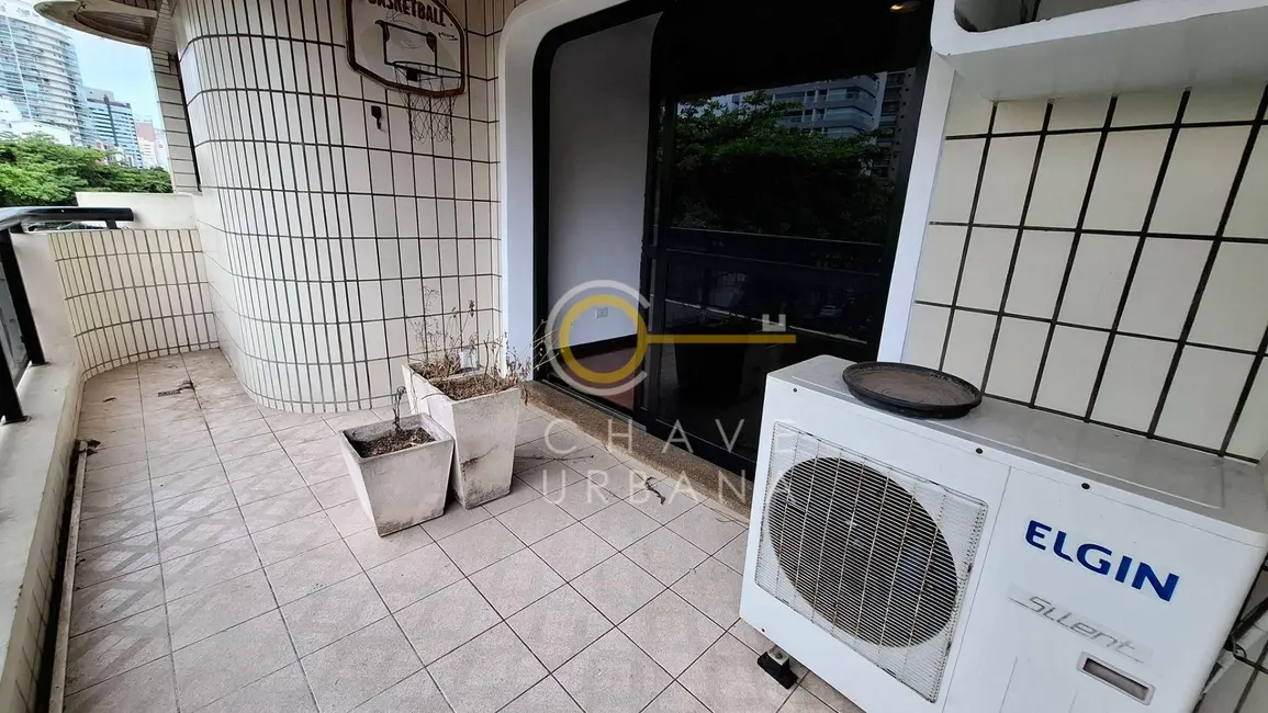 Apartamento com 3 quartos para alugar, 265m2 em Gonzaga, Santos - SP - imagem 2 Foto 2 de Apartamento com 3 quartos para alugar, 265m2 em Gonzaga, Santos - SP