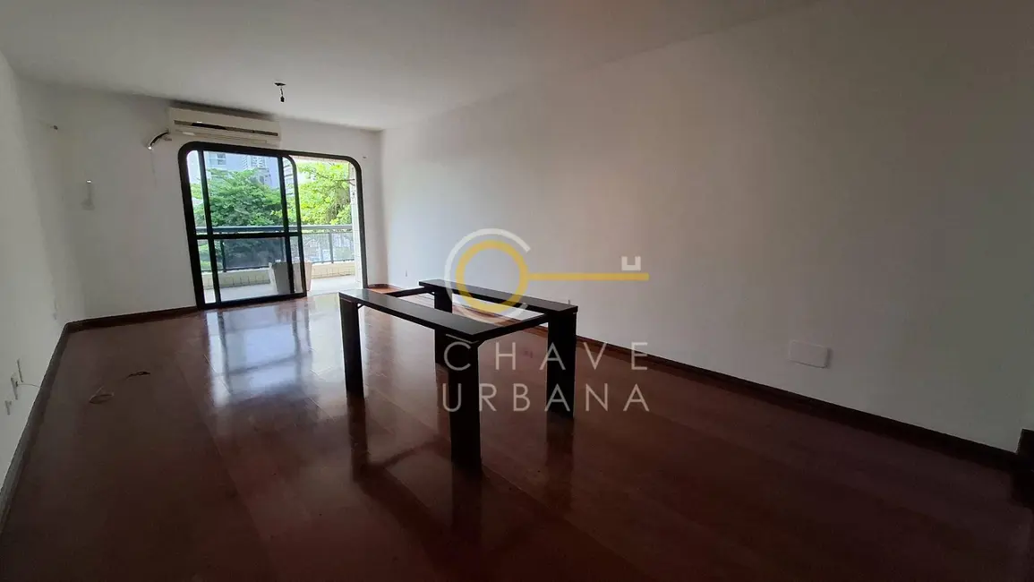 Apartamento com 3 quartos para alugar, 265m2 em Gonzaga, Santos - SP - imagem 7 Foto 7 de Apartamento com 3 quartos para alugar, 265m2 em Gonzaga, Santos - SP
