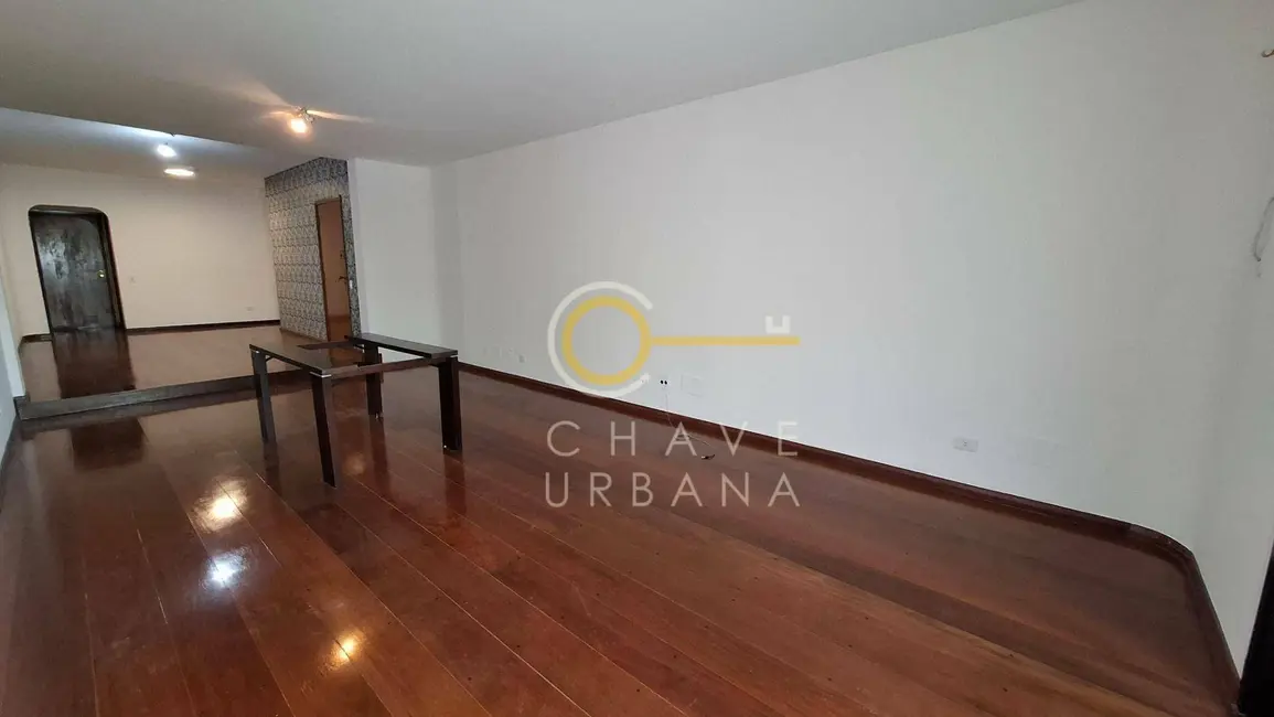 Apartamento com 3 quartos para alugar, 265m2 em Gonzaga, Santos - SP - imagem 5 Foto 5 de Apartamento com 3 quartos para alugar, 265m2 em Gonzaga, Santos - SP