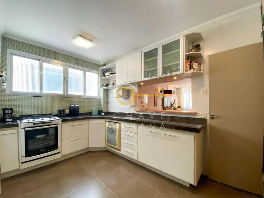 Apartamento com 3 quartos à venda, 131m2 em Gonzaga, Santos - SP - imagem 4 Foto 4 de Apartamento com 3 quartos à venda, 131m2 em Gonzaga, Santos - SP