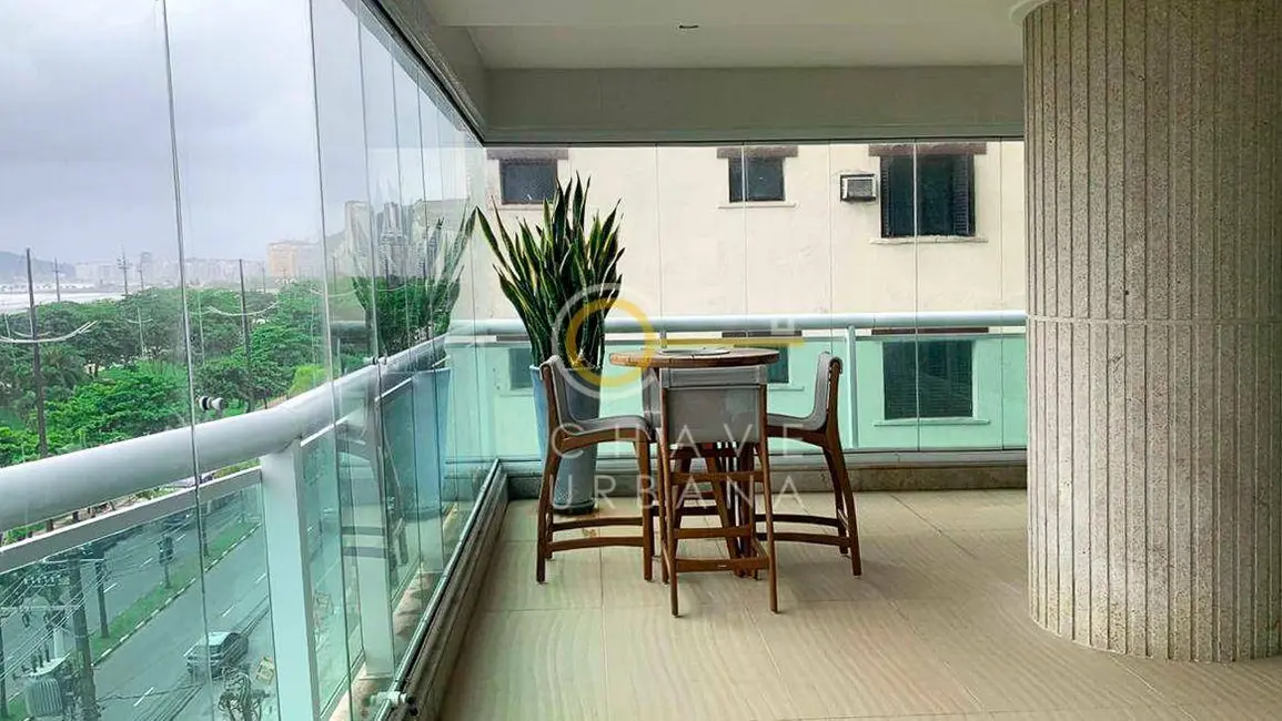Foto 26 de Apartamento à venda em Gonzaga, Santos - SP