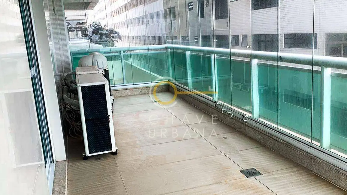 Foto 33 de Apartamento à venda em Gonzaga, Santos - SP