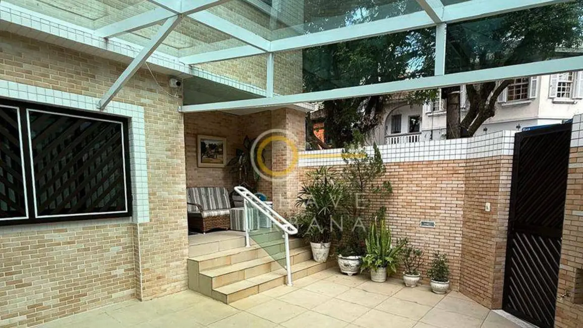 Foto 2 de Sobrado com 4 quartos à venda, 150m2 em Gonzaga, Santos - SP