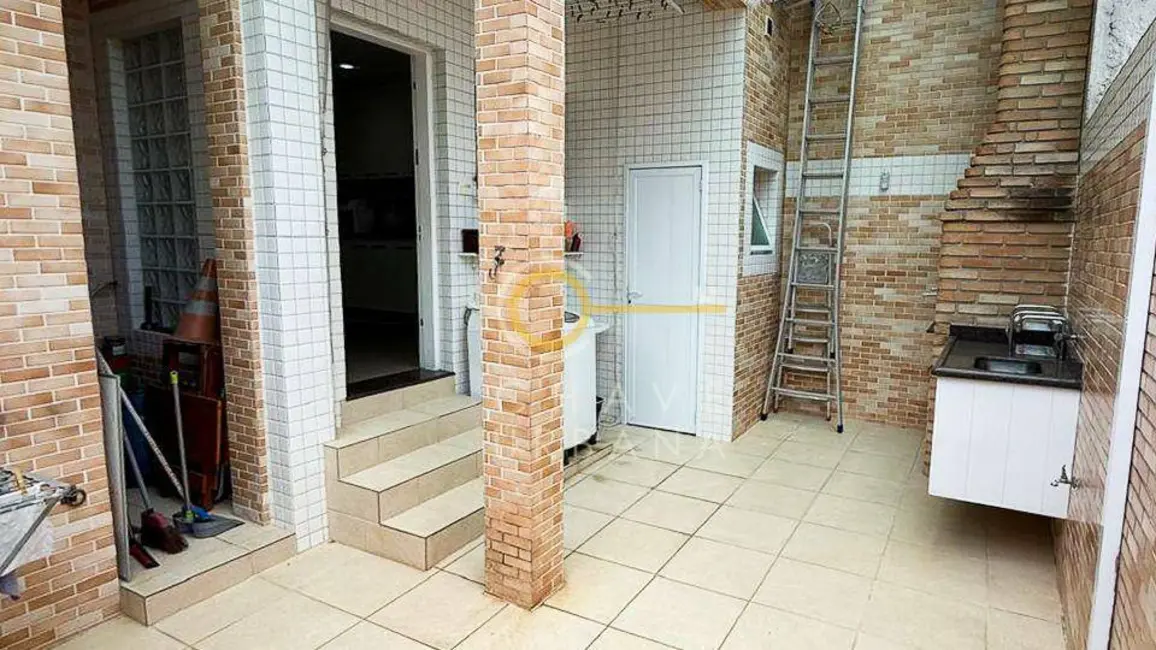 Foto 9 de Sobrado com 4 quartos à venda, 150m2 em Gonzaga, Santos - SP