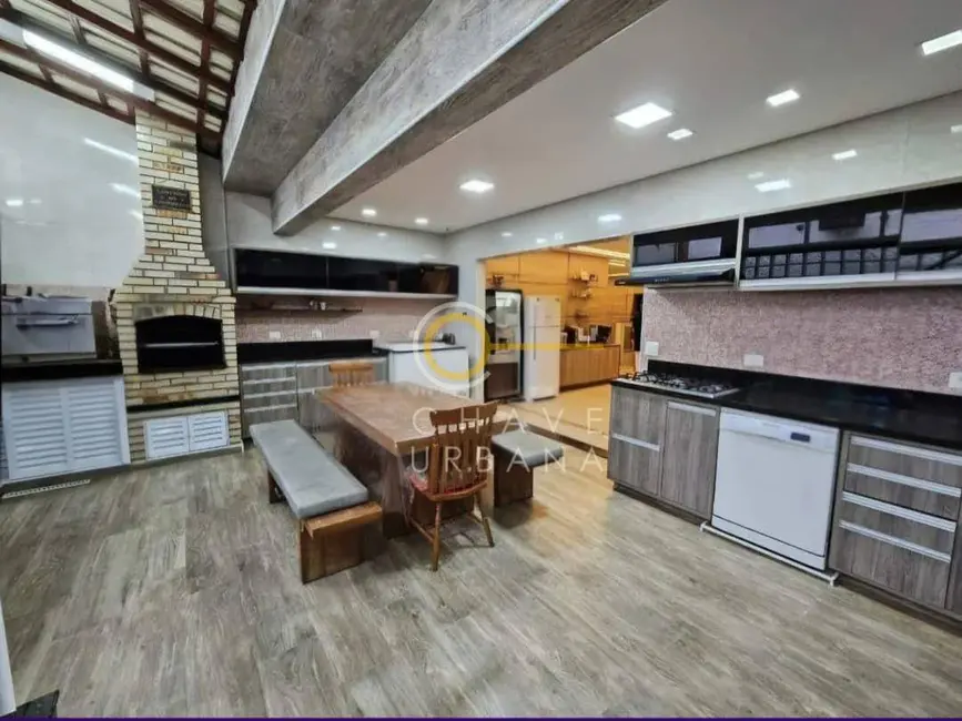 Foto 1 de Casa com 5 quartos à venda, 300m2 em Embaré, Santos - SP