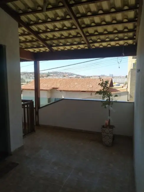 Foto 4 de Casa com 4 quartos à venda, 110m2 em Contagem - MG