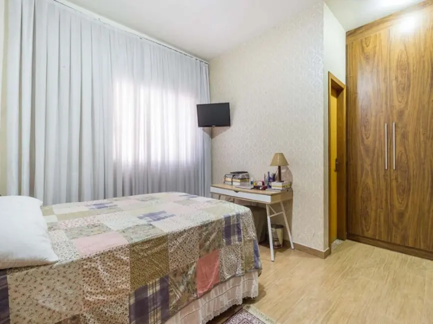 Foto 9 de Casa com 4 quartos à venda, 360m2 em Contagem - MG