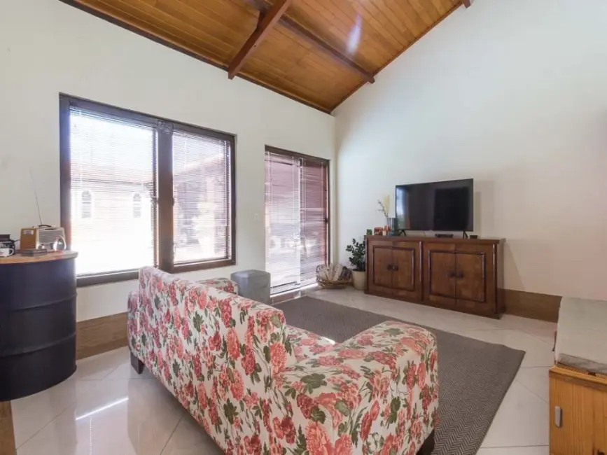 Foto 2 de Casa com 4 quartos à venda, 360m2 em Contagem - MG