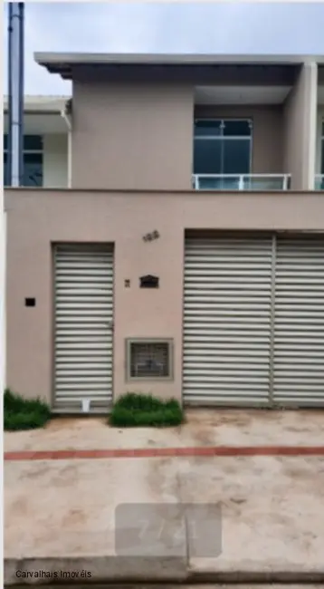 Foto 1 de Casa com 2 quartos à venda, 75m2 em Contagem - MG