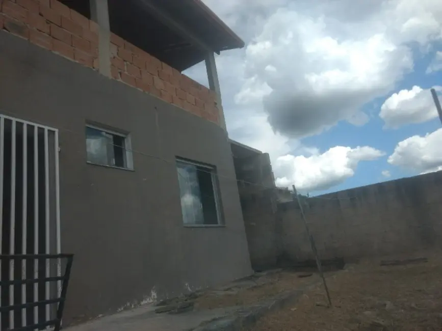 Foto 2 de Casa com 2 quartos à venda, 220m2 em Esmeraldas - MG