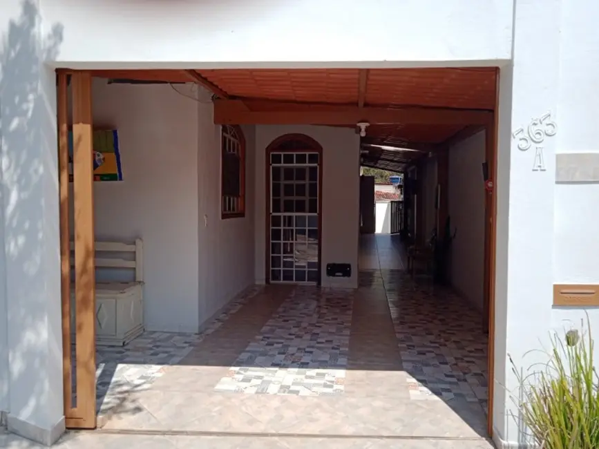 Foto 2 de Casa com 2 quartos à venda, 150m2 em Santa Fé, Betim - MG