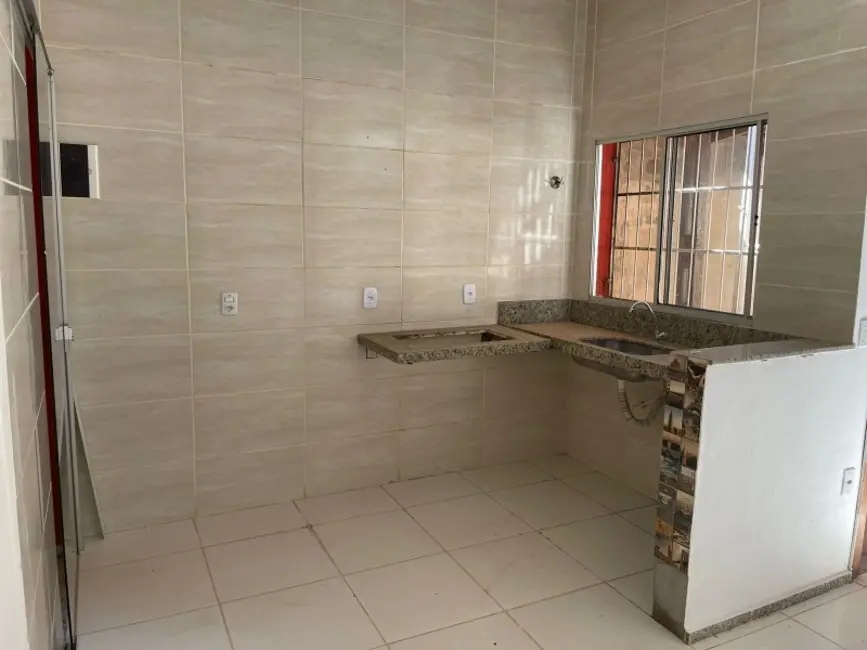 Foto 2 de Casa com 2 quartos à venda, 150m2 em Esmeraldas - MG