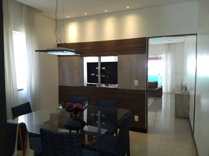Foto 1 de Casa com 3 quartos à venda, 300m2 em Contagem - MG