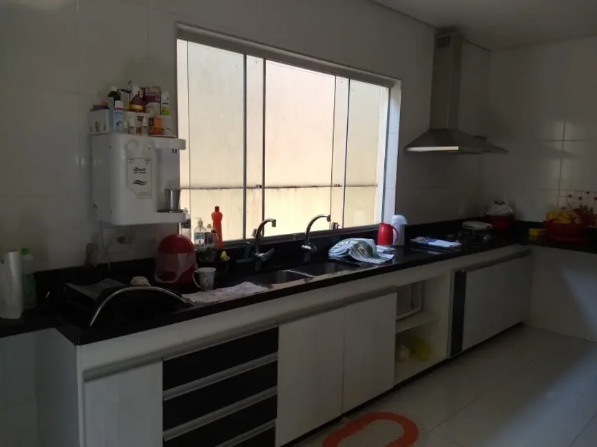 Casa com 3 quartos à venda, 300m2 em Contagem - MG - imagem 3 Foto 3 de Casa com 3 quartos à venda, 300m2 em Contagem - MG