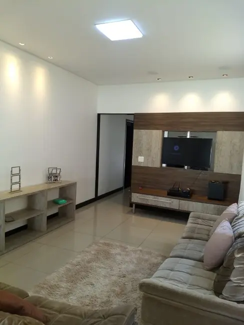 Foto 2 de Casa com 3 quartos à venda, 300m2 em Contagem - MG