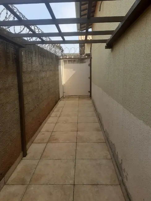 Casa com 2 quartos à venda, 180m2 em Esmeraldas - MG - imagem 3 Foto 3 de Casa com 2 quartos à venda, 180m2 em Esmeraldas - MG