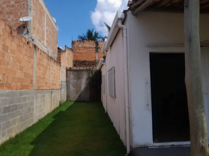 Foto 2 de Casa com 2 quartos à venda, 360m2 em Esmeraldas - MG