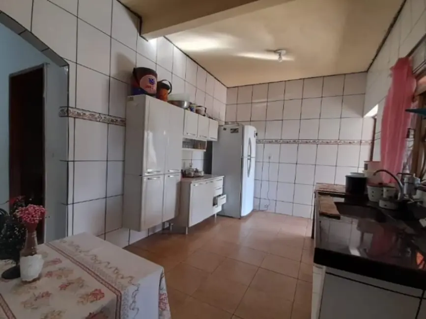 Casa com 3 quartos à venda, 300m2 em Juatuba - MG - imagem 3 Foto 3 de Casa com 3 quartos à venda, 300m2 em Juatuba - MG