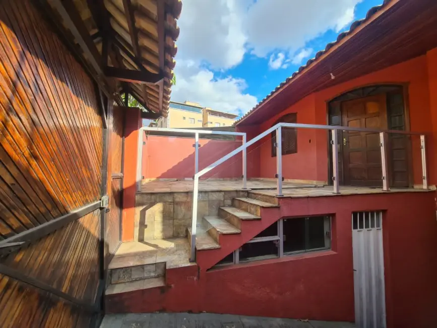 Foto 1 de Casa com 4 quartos à venda, 360m2 em Contagem - MG