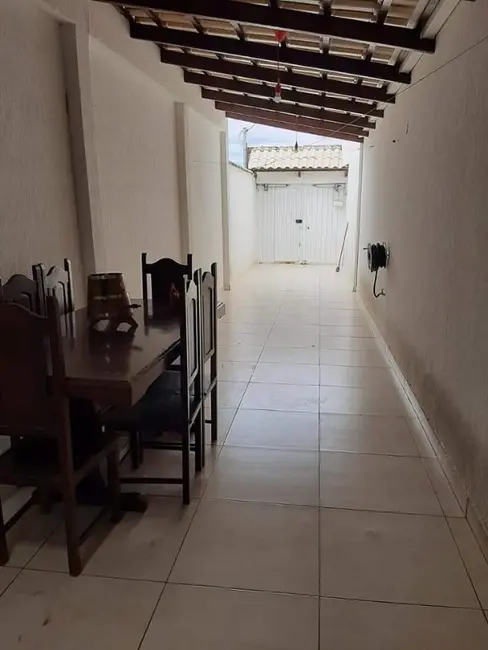 Foto 2 de Casa com 2 quartos à venda, 90m2 em Esmeraldas - MG