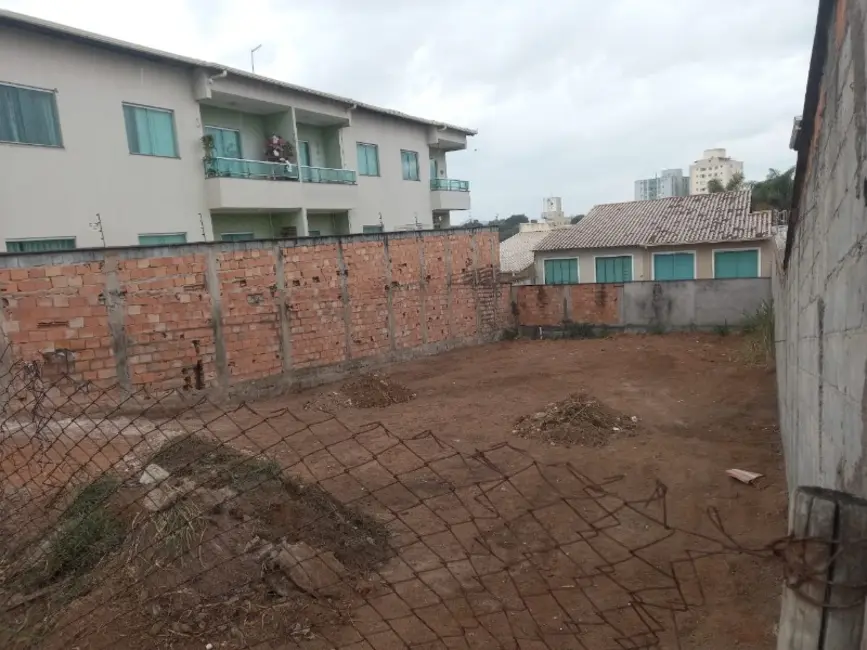 Foto 3 de Terreno / Lote à venda, 360m2 em Contagem - MG