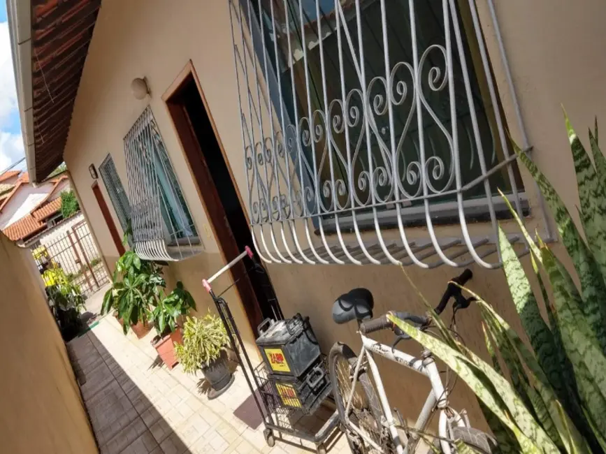 Foto 1 de Casa com 2 quartos à venda, 105m2 em Contagem - MG