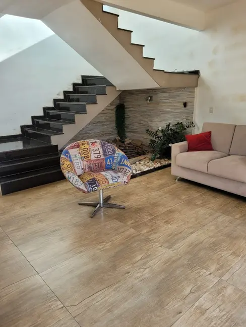 Foto 1 de Casa com 4 quartos à venda, 390m2 em Contagem - MG