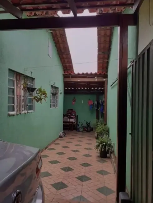 Foto 1 de Casa com 2 quartos à venda, 120m2 em Esmeraldas - MG
