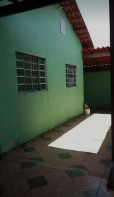 Foto 2 de Casa com 2 quartos à venda, 120m2 em Esmeraldas - MG