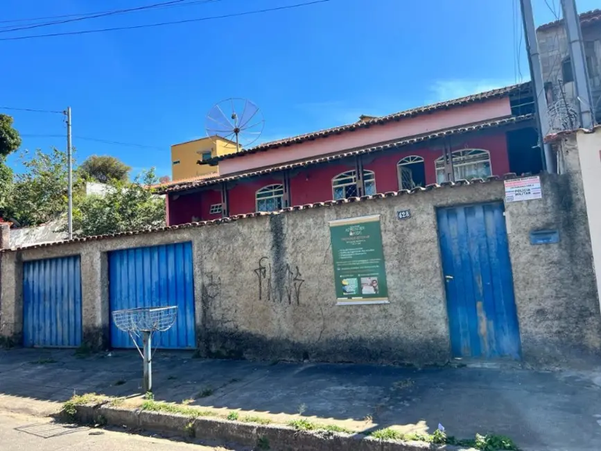 Foto 1 de Casa com 4 quartos à venda, 360m2 em Contagem - MG
