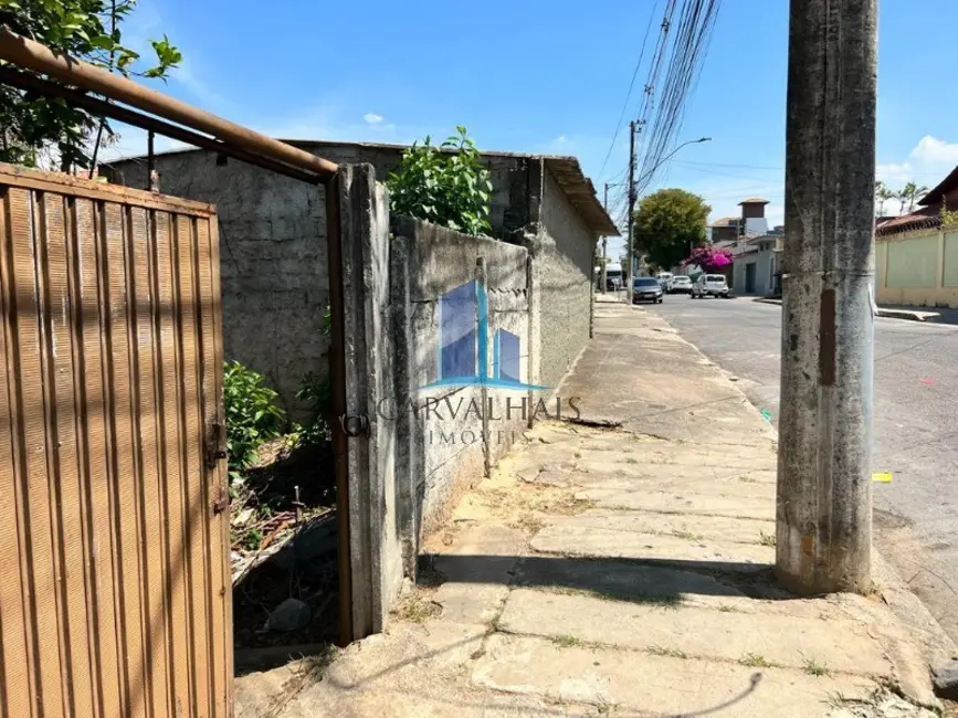 Foto 3 de Casa com 2 quartos à venda, 360m2 em Contagem - MG