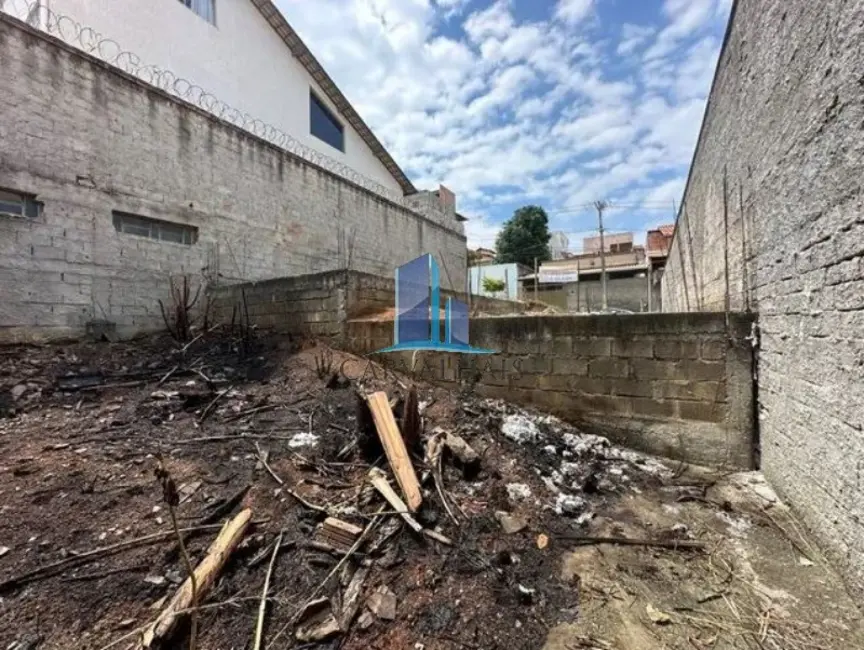 Foto 2 de Terreno / Lote à venda, 200m2 em Contagem - MG