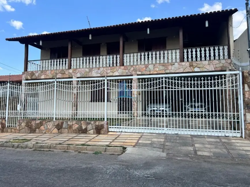 Foto 1 de Casa com 4 quartos à venda, 472m2 em Contagem - MG
