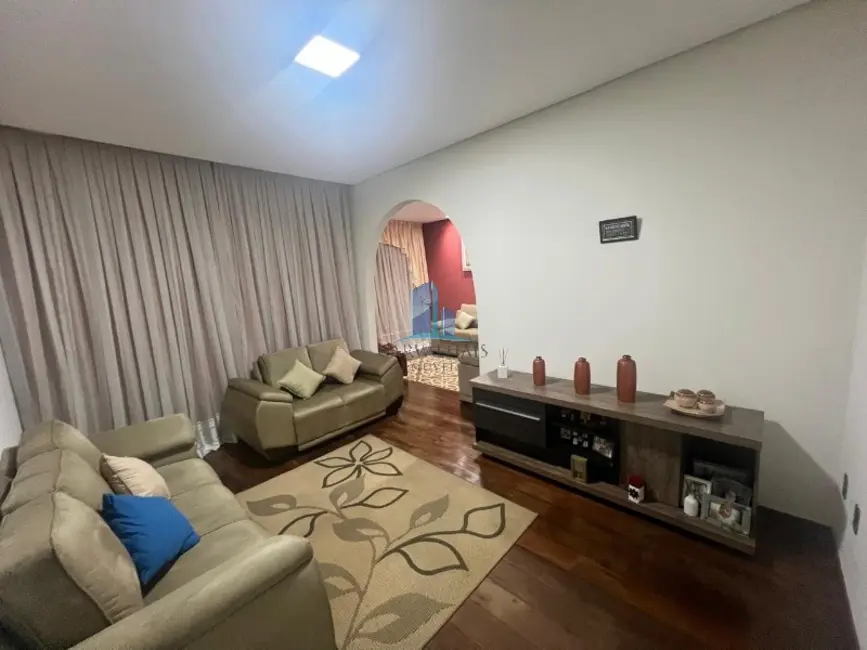 Foto 3 de Casa com 7 quartos à venda, 360m2 em Contagem - MG