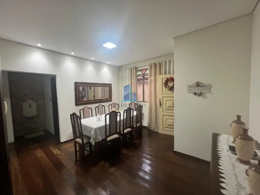 Foto 2 de Casa com 7 quartos à venda, 360m2 em Contagem - MG