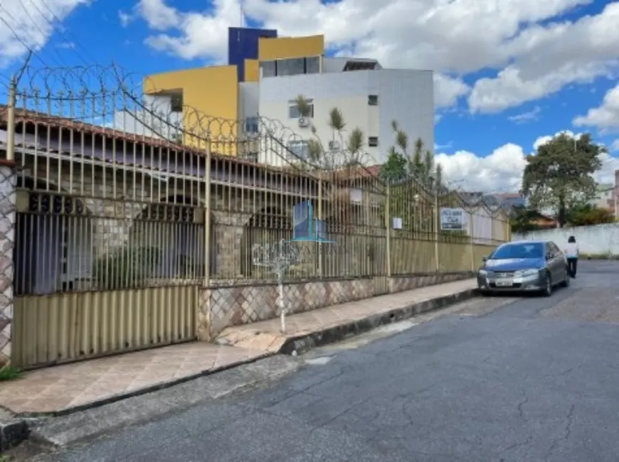 Foto 1 de Casa com 4 quartos para alugar, 360m2 em Contagem - MG