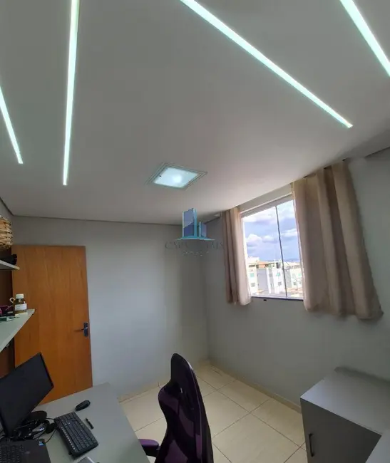 Foto 1 de Casa com 2 quartos à venda, 105m2 em Contagem - MG