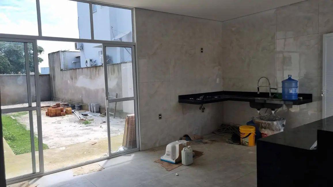 Foto 2 de Casa com 3 quartos à venda, 160m2 em Aquiraz - CE